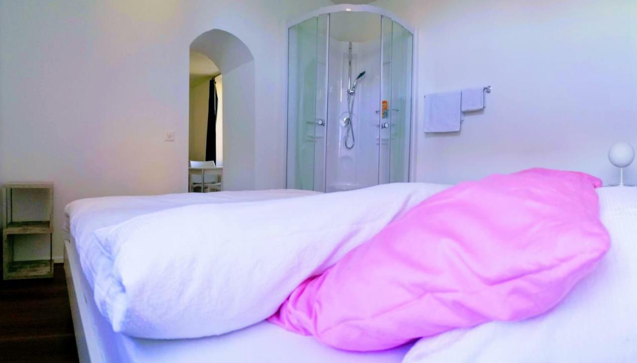 Rooms-Zimmer Нойхаузен ам Райнфал Екстериор снимка